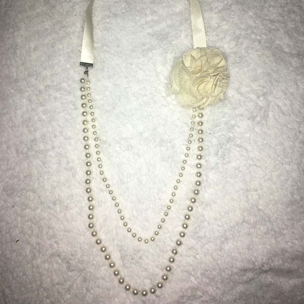 Beautiful White pearl necklace!